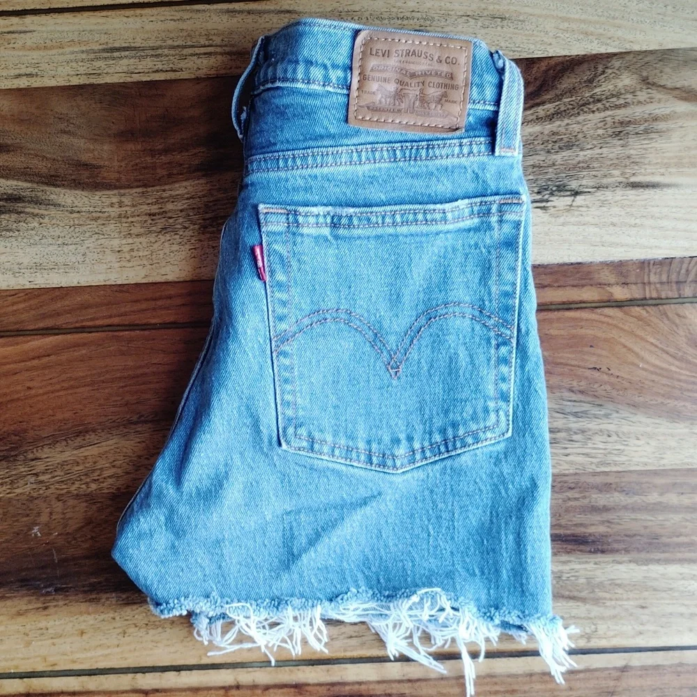 LEVI’S Premium Blue Denim Wedgie Straight Cutoff Jean Shorts